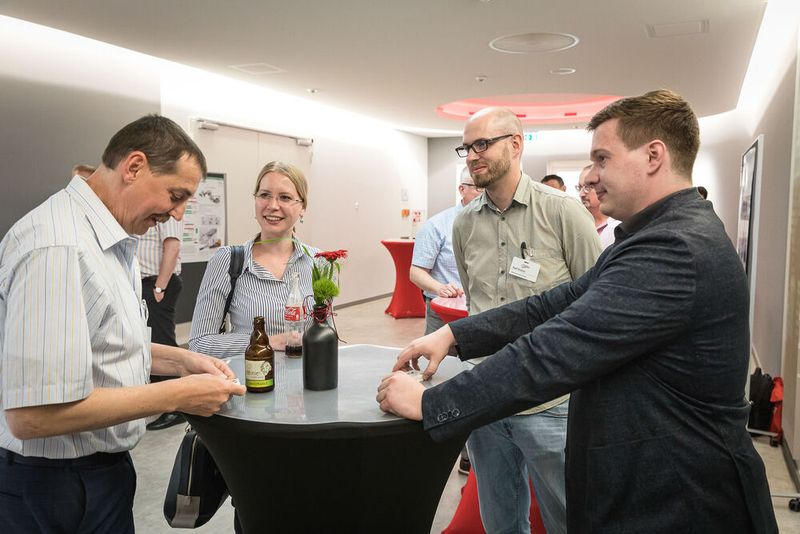 Anwenderkongress Steckverbinder 2023: Tag 1 mit Basisseminaren, Podiumsdiskussion und Posterslam. (Bild: Stefan Bausewein)