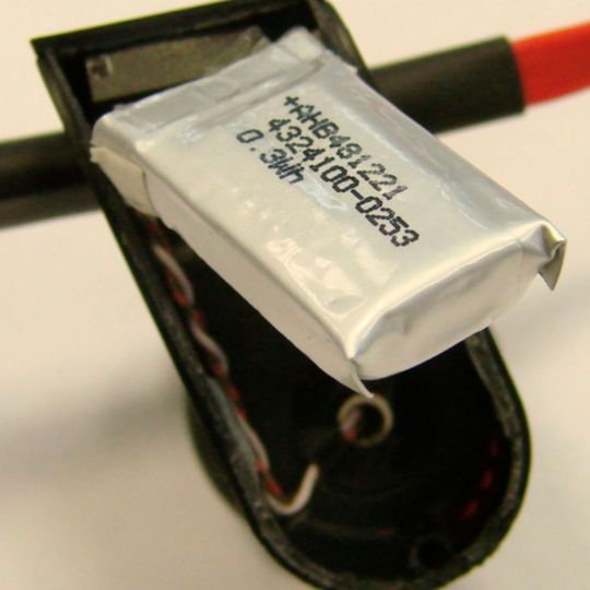 Bild1: Ein herkömmlicher Lithium-Ionen-Akku im Taschenstil Bild1: Ein herkömmlicher Lithium-Ionen-Akku im Taschenstil