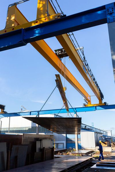 Bei Stahlbau Schauenberg müssen pro Auftrag teilweise bis zu 7500 t Stahl bewegt werden. (Stahl Crane Systems)