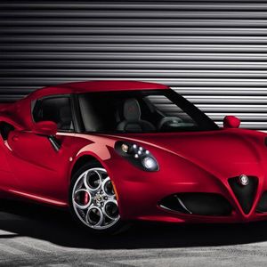 Alfa Romeo präsentiert auf dem Genfer Autosalon die Serienversion des 4C.