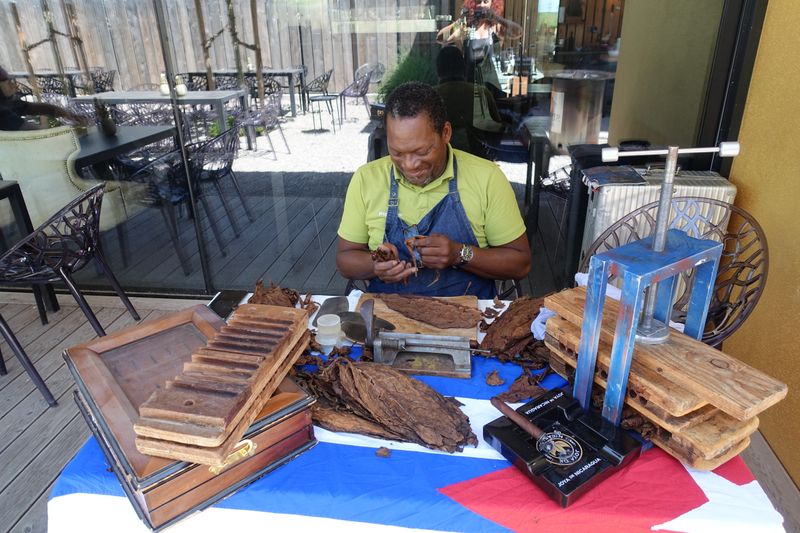 An so einem heißen Tag dürfen frische Zigarren nicht fehlen. (IT-BUSINESS)