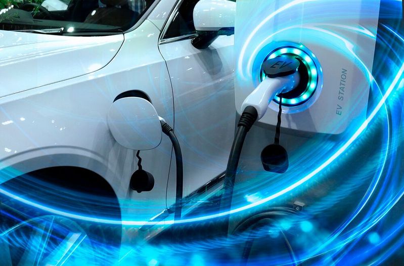 An der Außenverkleidung von Elektrofahrzeugen werden die Kunststoffteile mittels Multi-Material-Welding verbunden(Bild:  Buffaloboy - stock.adobe.com)