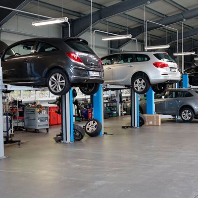 Während Markenbetriebe vom Urlaubscheck-Geschäft profitieren, tritt dieser Effekt bei den freien Werkstätten nicht ein.  (Bild: Schreiner – »kfz-betrieb«)