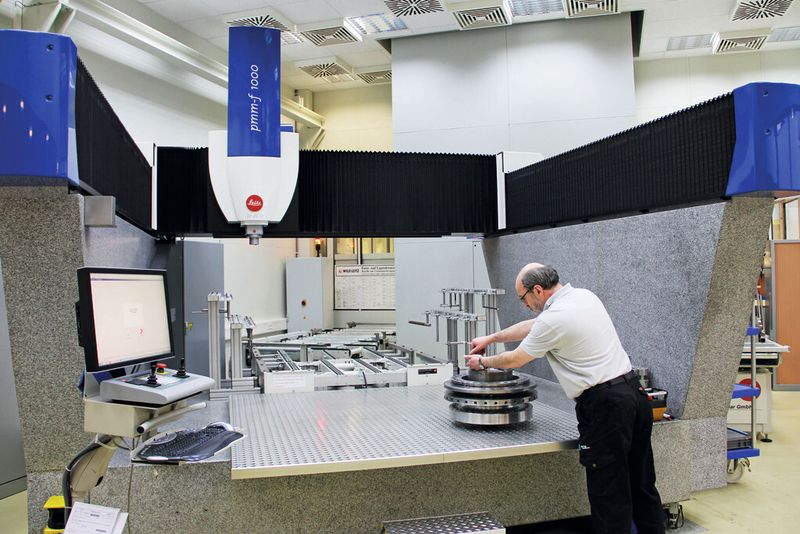 Für die Produktion von High-End-Geräten mit hoher Performance und Präzision schafft eine durchgängige CAM-Prozesskette mehr Flexibilität und Effizienz. (Bild: Coscom Computer)