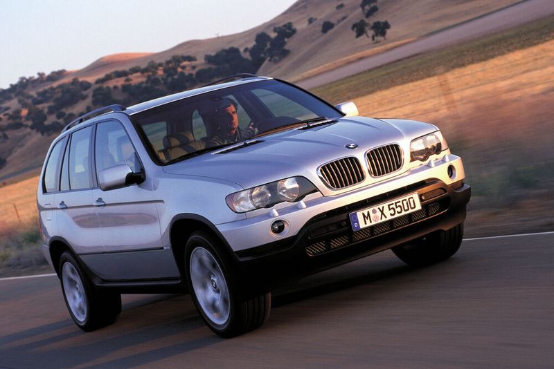 Ab dem Frühjahr 2000 bot BMW mit dem X5 sein erstes SUV-Modell in Deutschland an. (Bild: BMW)