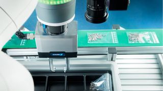 Das 2D Grasping-Kit von Schunk hat die Jury des Hermes Awards 2024 überzeugt. Die intuitiv bedienbare Benutzeroberfläche ermögliche die prozesssichere Handhabung verschiedener, zufällig angeordneter Teile, auch wenn sich etwa das Licht verändere, et cetera ... (Bild: Schunk)