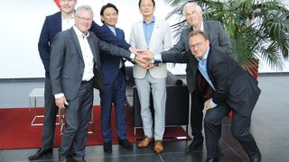 A meeting between representatives of Kubota Corporation and Brabender Technologie. (Source: Brabender Technologie)