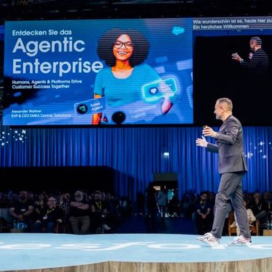 Auf der Salesforce World Tour zeigt das Unternehmen aktuell seine Vision vom Agentic Enterprise – den strategischen Einsatz von KI-Agenten in Unternehmen. (Bild: Salesforce)