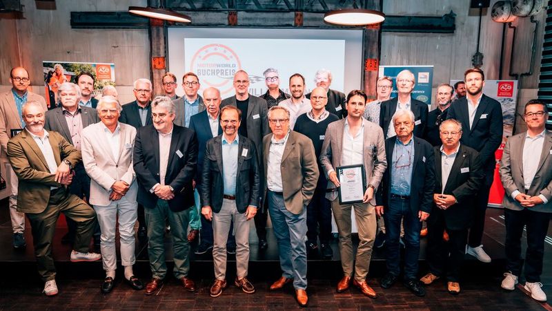Autoren und Verleger der mit dem Motorworld Buchpreis 2023 ausgezeichneten Werke.(Bild:  Motorworld)