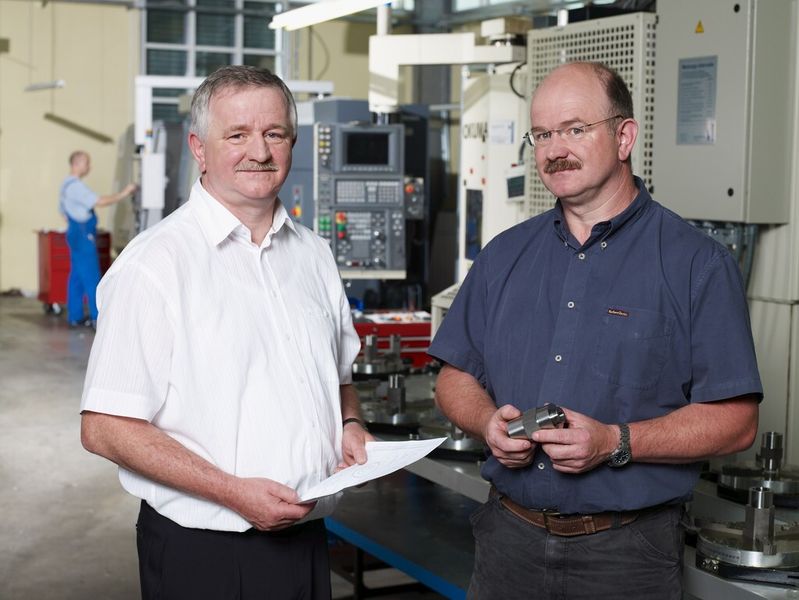 Dr. Peter und Gert Schiekel (von links) setzen auf weiteres Wachstum. (Bild: SPS Schiekel)