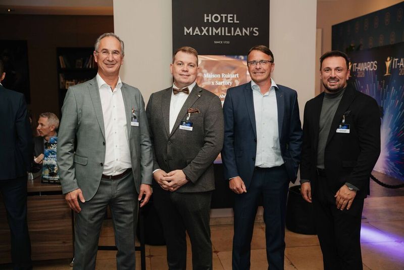(V. l.:) Ralf Keck und Sebastian Genosko (beide Wagner Group) sowie Alexander Tlusti und Qendrim Krasniqi (beide Fsas Technologies) freuen sich auf einen gelungenen Abend. (Bild: Manuel Emme Fotografie)