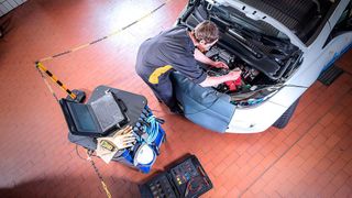 Muss wegen Sachmangelhaftung ein neues Ersatzteil in einen Gebrauchtwagen eingebaut werden, darf der Verkäufer seinen Kunden an den Kosten für diesen Vorteil nicht beteiligen, entschied der BGH. (Bild: Promotor)