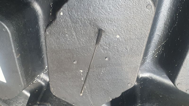 Der Inline-Reifenabnutzungssensor nach dem Einbau in einen Lkw-Reifen.(Bild:  Rösler)