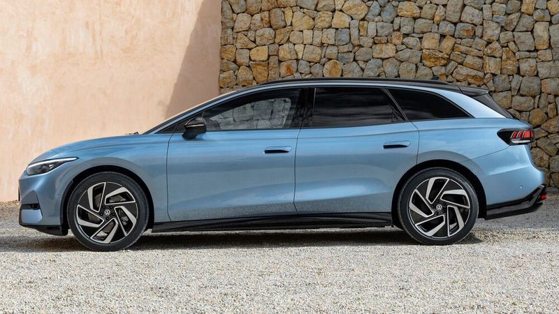 Klare Kante: Bei der Heckpartie des Neuzugangs lassen sich Ähnlichkeiten zum Arteon Shooting Brake erkennen. (Bild: VW)