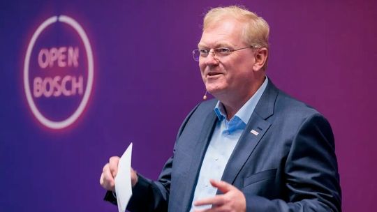 „Eine offene Innovationskultur ist der Schlüssel zu schnelleren Lösungen in einer zunehmend komplexen Welt,“ glaubt Dr. Stefan Hartung, Vorsitzender der Geschäftsführung der Robert Bosch GmbH.(Bild:  Robert Bosch GmbH)