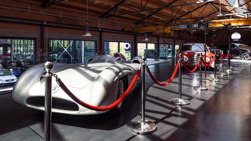 Zum Start gab es zahlreiche Special Cars zu bewundern.  (Bild: Jan Kriwanek)