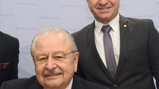 ZDK-Präsident Jürgen Karpinski (li.) und Vizepräsident Thomas Peckruhn fordern von der Politik erneut schnelles Handeln. (Bild: Zietz/»kfz-betrieb«)