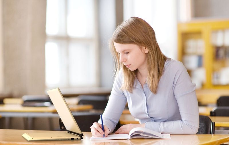 ... oder im Stand-Modus genutzt werden. In beiden Modie werden die über den Touchscreen gesteuert. (Toshiba)