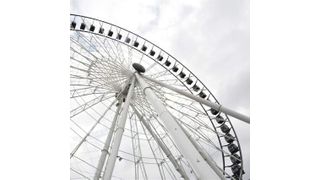 R80XL, ein 80 Meter hoher Koloss und das weltgrößte mobile Riesenrad, ist komplett mit Automatisierungstechnik von Siemens ausgestattet. (Bild: Siemens)