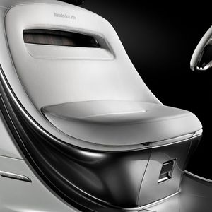 (Mercedes-Benz)