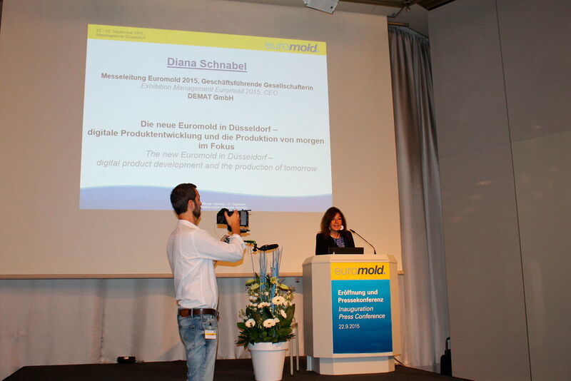 Demat MD Diana Schnabel and Dr. Eberhard Döring at the opening press conference. (Source: Schulz)
