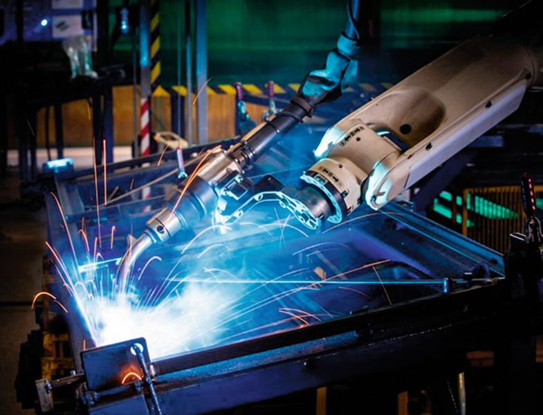 Mit Roboter oder auch manuell schweisst die Qualicut AG mit allen gängigen Verfahren. (Bild: Qualicut)