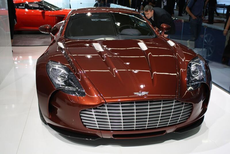 Der Aston Martin Concept-One 77 zog auf der IAA jede Menge Blicke auf sich. (Scheid)