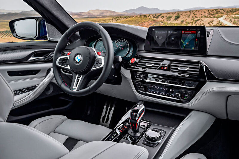 Das Cockpit des M5: BMW führt seine Tradition einer luxuriösen viertürigen Limousine fort.  (BMW)