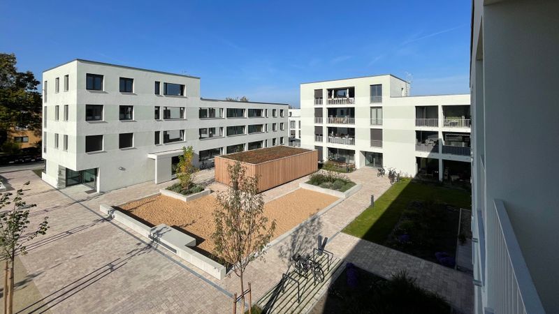 Die Gebäude des Wohngebiets „Obere Büch“ wurden als Passivhäuser nach DIN 18599 berechnet und ausgeführt. Für den gesamten Energieverbrauch werden nicht mehr als 60 kWh/m² Wohnfläche im Jahr benötigt.(Bild:  Meltem GmbH)