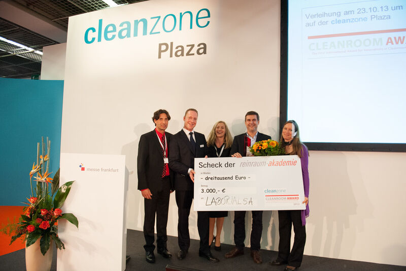 Die Preisträger des Cleanroom-Awards: Sieger wurde der „Blautouch“ des portugiesischen Unternehmens Laborial S.A. (Sandra Gätke)