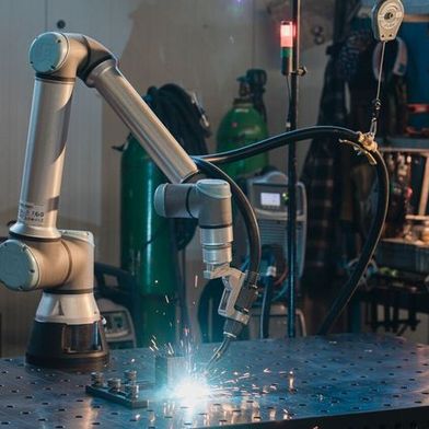 Four robots of the UR10e type help Ferk streamline processes, be faster and more precise, and above all, remain flexible. One of the cobots is permanently installed in an application for welding. (Image:Universal Robots)