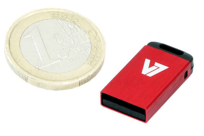 Klein, kleiner, Nano – der winzige USB-2.0-Stick von V7 bietet unter dem feuerroten Gehäuse aus gebürsteten Aluminium bis zu 32 Gigabyte an Speicherkapazität. (Bild: V7)