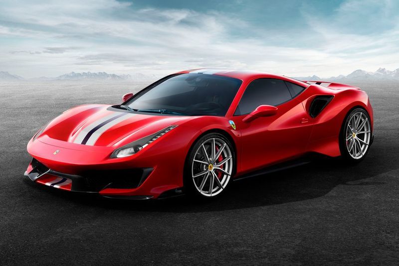 Das ultra-präzise Fahrwerk profitiert von dem gegenüber dem GTB um satte 90 Kilogramm abgesenkten Gewicht. (Ferrari)