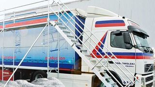 Lkw-Dächer sind „ruckzuck“ von Eis und Schnee befreit: mit dem „Eisfrei-Gerüst“ von Krause. Bild: Krause (Archiv: Vogel Business Media)