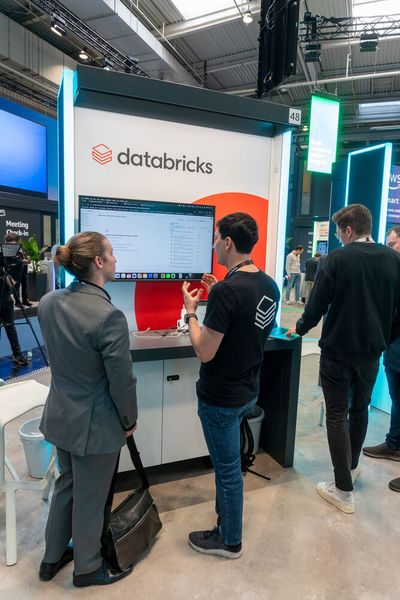 Die Data Intelligence Platform von Databricks demokratisiert laut des Unternehmens, das im Jahr 2013 von den Entwicklern der Lakehouse-Architektur und Open-Source-Projekten wie Apache Spark gegründet wurde, Datenanalysen, die auf einer offenen Lakehouse-Architektur basieren. Sie bietet demnach eine einheitliche Grundlage für Daten und Governance, kombiniert mit maßgeschneiderten KI-Modellen. So können Mitarbeiterinnen und Mitarbeiter Daten effektiv nutzen. (Bild: Vogel Communications Group)