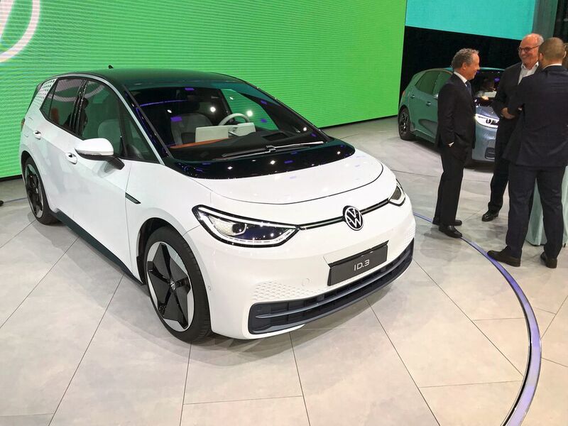 Drei Jahre nachdem Volkswagen sein elektrisches Concept Car ID vorstellte, präsentieren die Wolfsburger nun die Serienversion des ID 3 auf der IAA 2019. (Christian Otto/»Automobil Industrie«)
