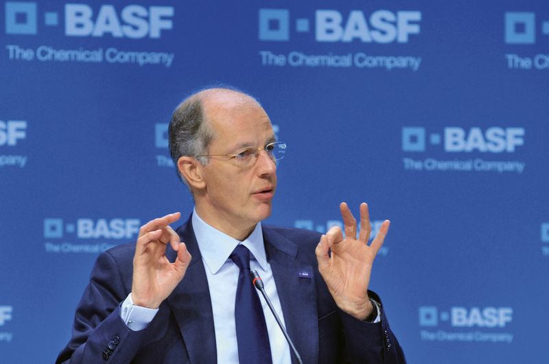 Hofft trotz geplatztem Gas-Deal auf ein positives Ergebnis: Dr. Kurt Bock, Vorstandsvorsitzender der BASF. „Die für das laufende Jahr abgegebene Prognose, ein EBIT vor Sondereinflüssen leicht über dem Niveau des Jahres 2013 zu erzielen, erscheint auch vor diesem Hintergrund noch erreichbar“, so Bock. (Bild: BASF)