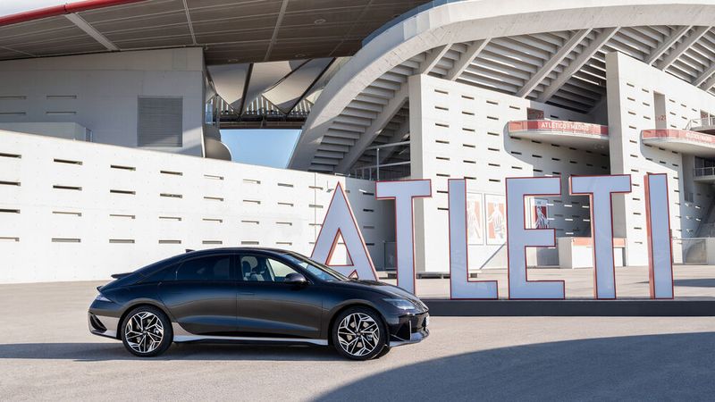 Zur Wahl stehen zwei Batterien und zwei Antriebsvarianten. (Bild: Hyundai)