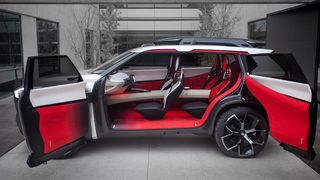 Gegenläufig angeschlagene Türen und fehlende B-Säulen erlauben den einfachen Einstieg in den Innenraum des X-Motion Concept.  (Bild: Nissan)