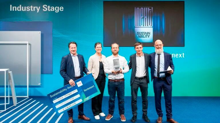 Der Sustainability Award 2024 ging an Ceratizit. Sie haben ein Verfahren für die binder- und sinterbasierte Additive Fertigung von Hartmetallen entwickelt. (Bild: Formnext)