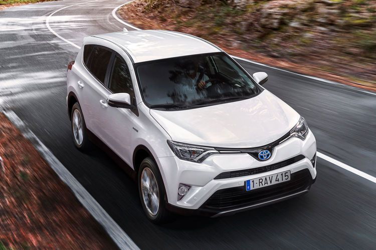 Auf Platz vier fuhr der Toyota RAV4. Sein Kundendurchschnittsalter: 52,7 Jahre. (Toyota)