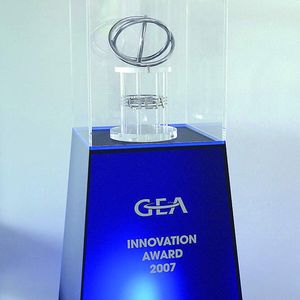 Für die Idee, in die Whiskydestillation einen mechanischen Brüdenverdichter einzuschalten, erhielt GEA Wiegang im Jahr 2007 den konzerninternen Innovation-Award. Das neue Verfahren senkt Energiebedarf und damit Kosten.