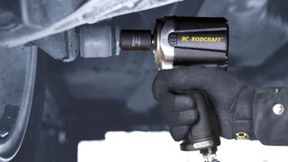 Oft ist das Druckluftsystem mit Kompressor, Leitungen und Dichtungen für eine nicht einwandfrei Funktion von Schlagschrauber und Co. verantwortlich. (Bild: Rodcraft)