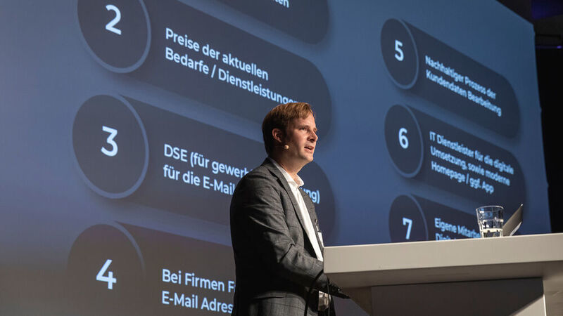 Stadac-Geschäftsführer Martin Leuchtenberger stellte die digitale Servicestrategie der norddeutschen Autohausgruppe vor. (Stefan Bausewein)