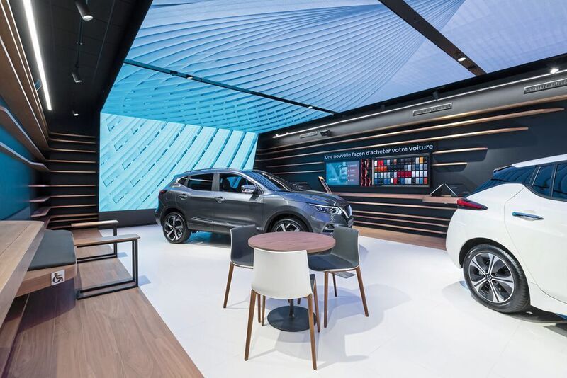 Der Store im Pariser Einkaufszentrum Velizy 2 bietet Platz für zwei Fahrzeuge. (Nissan)