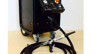 Beim Austritt aus der Düse verwandelt sich das Trockeneis in ein Gas. (Icejet)