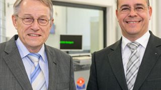 Jens König (re.) ist seit 1. Dezember neuer Leiter der Dekra-Sparten Unfallforschung und unfallanalytische Gutachten. Er löst den langjährigen Spartenchef Jörg Ahlgrimm ab. (Foto: Dekra)