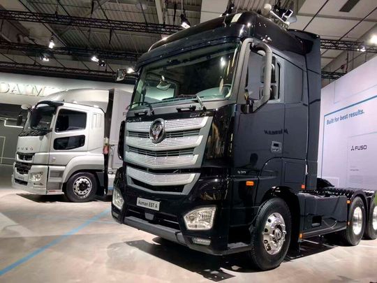 2018 stellte das chinesische Daimler-Truck-Gemeinschaftsunternehmen BFDA auf der IAA noch den Auman EST A vor. Jetzt meldet Daimler Truck, dass man den Buchwert von BFDA wegen des schleppenden Absatzmarktes in China komplett abgeschrieben hat.(Bild:  BFDA)
