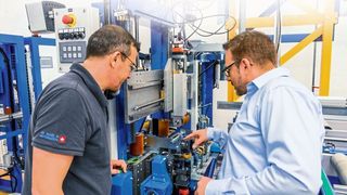 Produktiver Aluminiumprofile verbinden: In enger Zusammenarbeit von Werkzeughersteller und Maschinenbauer optimierte Rändelwerkzeuge verwirklichen 30 Prozent längere Standzeiten.  (Böni AG)