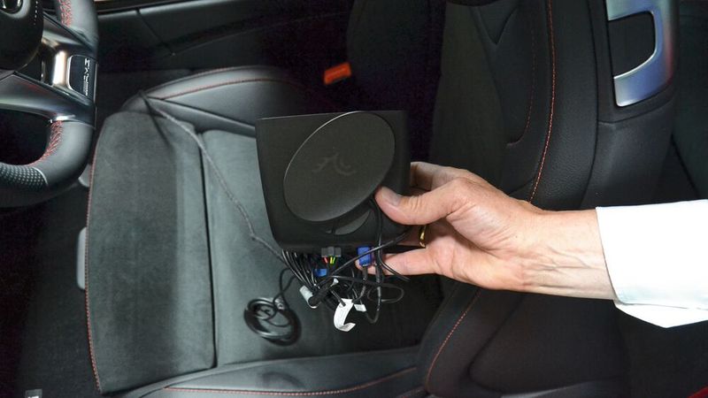 Um das schlüssellose Probefahren zu ermöglichen, wird in jedem Fahrzeug eine sogenannte Schlüsselbox „Liberkee“ installiert.  (Bild: Michel/»kfz-betrieb«)